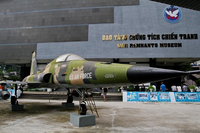 1-Day Ho Chi Minh City & Cu Chi Tunnels-Deluxe Group Of 10 Max - Reunification Palace and Jade Emperor Pagoda: Two Different Stories in One Route