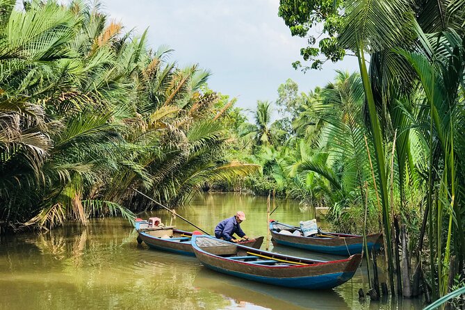 Ben Tre Mekong Zig Zag: Scooter, Sailboat, and Food (Full day) - Savoring Local Drinks and Fruit While You Go