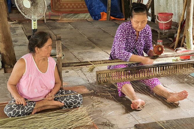 Ben Tre: Scooter, Culture, Sailboat and Mekong Food (Half Day) - Chợ Đầu Mối Nông Thủy Sản Bến Tre: fruit tasting and backstreets