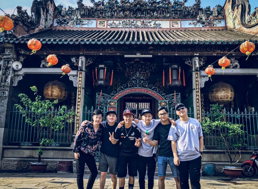 Discover Saigon's Local Sites and Culture by Motorbike - Flower market + District 5 Chinatown: the city turns louder and stranger