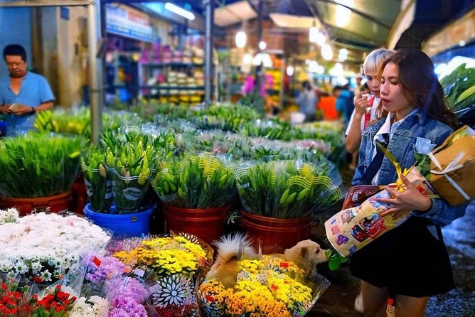 Exploring Saigon by Scooter, Day or Night - The scooter safety comfort factor (and why helmets matter)