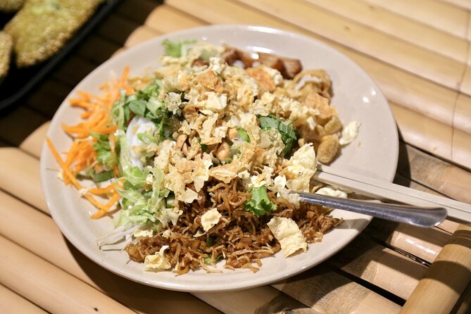 Female Rider | Street Food & Sightseeing By Motorbike - The Thich Quang Doc intersection: why this stop can stick with you
