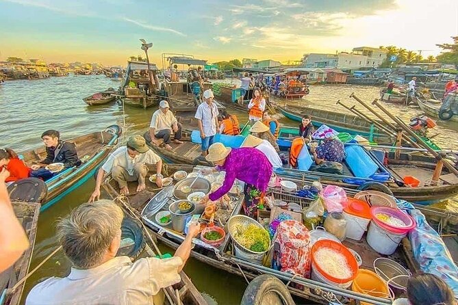 Full-Day in Mekong Delta Floating Market and Local Private Tour - Cai Rang Floating Market: seeing commerce from inside the scene