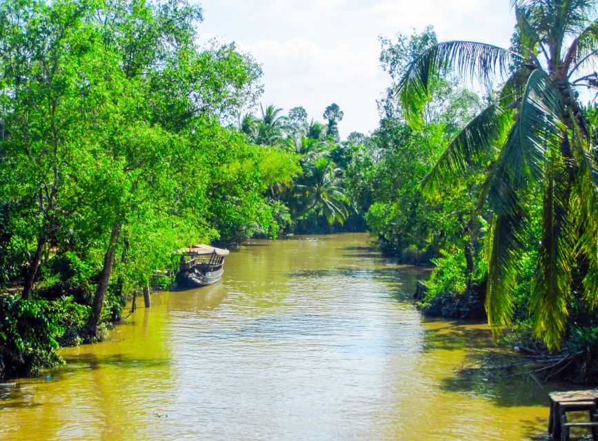 HCM: Cu Chi Tunnels & Mekong Delta with Coconut Village Tour - Coconut canals by sampan: the quiet part of the day