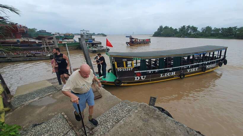 HCM: Mekong Delta Islands Boat & Tuk-Tuk Tour with Tastings - Traditional music performance: when the day stops rushing