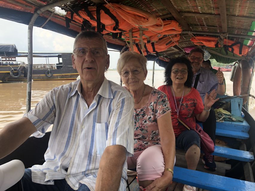 HCM: Mekong Delta Islands Boat & Tuk-Tuk Tour with Tastings - Lunch in Ben Tre: fruit tastings, set menu, and where to manage your expectations