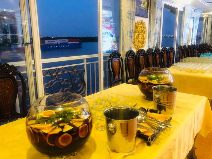 HCM: Saigon River Dinner Cruise - Boarding the Cruise: From Live Music to a Calm Float