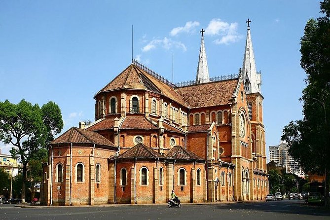 Ho Chi Minh City Half Day Afternoon - 6 Major Attractions - Saigon Notre Dame Cathedral: Classic Facade, Short Photo Time