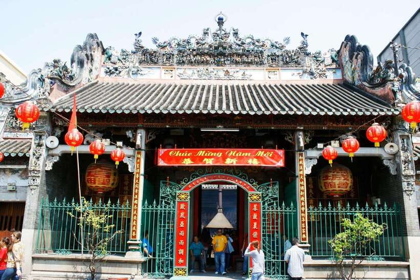 Ho Chi Minh City: Half-day History And Culture Tour - Thien Hau Pagoda in Cho Lon: Mazu, incense, and Chinese temple details