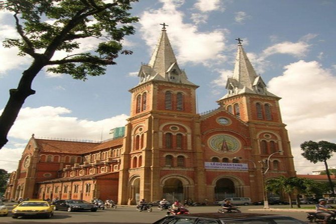 Ho Chi Minh City Half-Day Private Tour - Stop 4: Saigon Central Post Office—30 minutes of grand lines and function