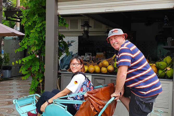 Ho Chi Minh City private walking tours with young local volunteers - Chinatown in Chợ Lớn (District 5): Temples, Pagodas, and Church Mix
