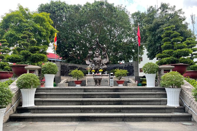 Ho Chi Minh City Sightseeing, midnight, Shopping tours by scooter - Nguyen Thien Thuat Apartment Buildings: seeing local life up close