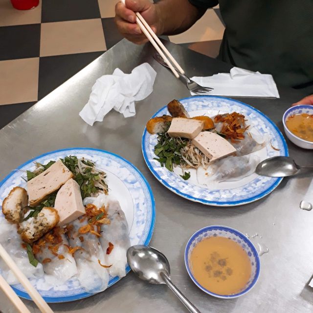 Ho Chi Minh City: Street Food Walking Tour with 12 Tastings - The guides: small group energy, big city know-how