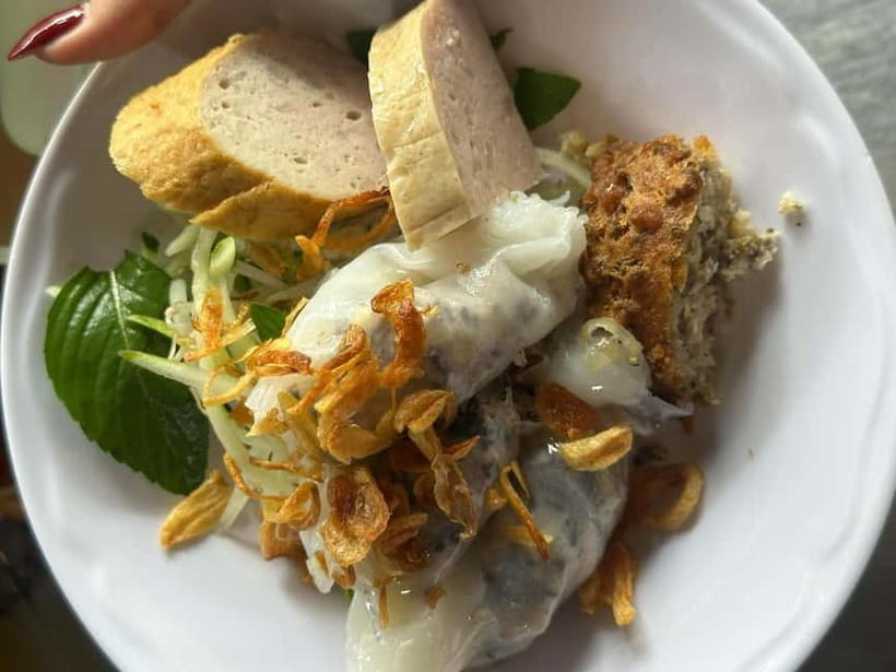 Ho Chi Minh City: Super Niche Walking Street Food Tour - Your First 45 Minutes: Getting Oriented While You Eat