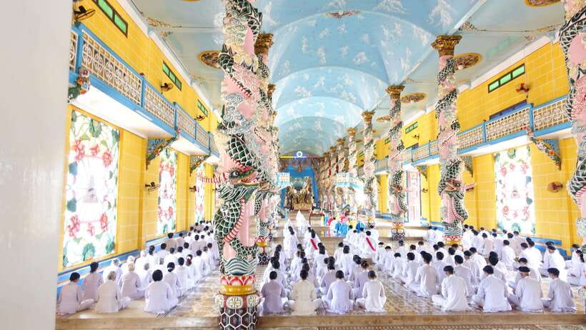 Ho Chi Minh: Cu Chi, Black Lady Mountain, and Cao Dai Tour - Cao Dai Temple at noon: The Eye of God ceremony in practice