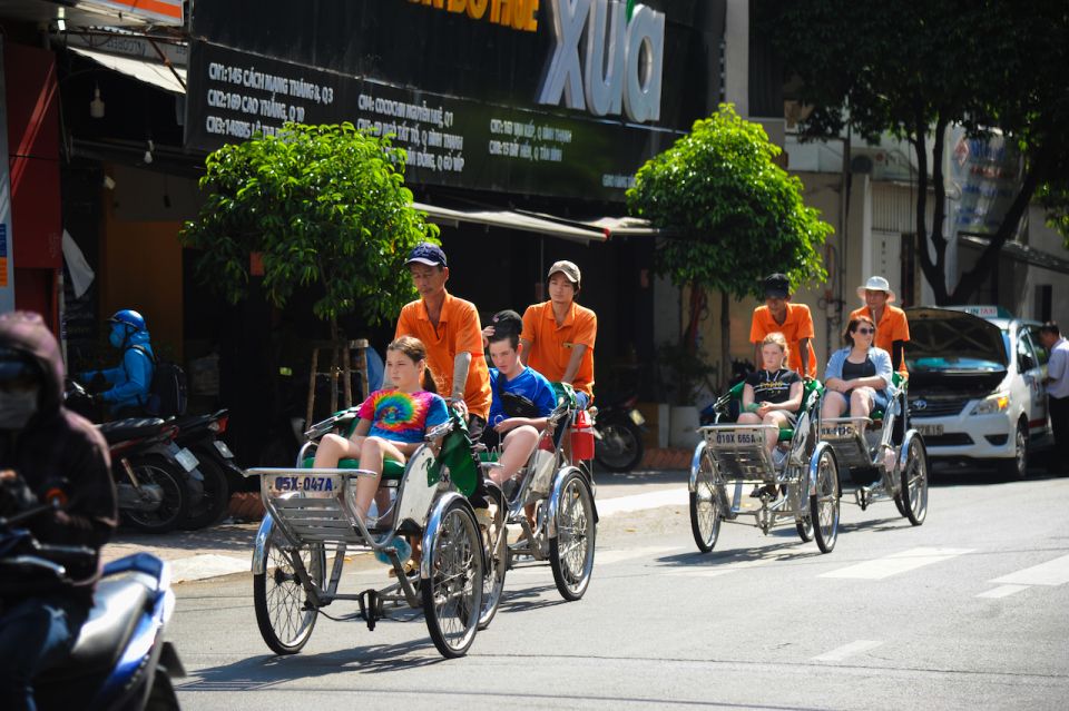 Ho Chi Minh: Private City Tour and Dinner Cruise with Buffet - Sliding From Streets to the Saigon River: The Moment the Vibe Changes