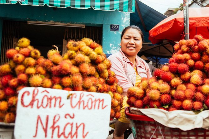 Ho Chi Minh: PRIVATE Off the Beaten Track Tour with a Local - The last hour: where to eat and where to walk next