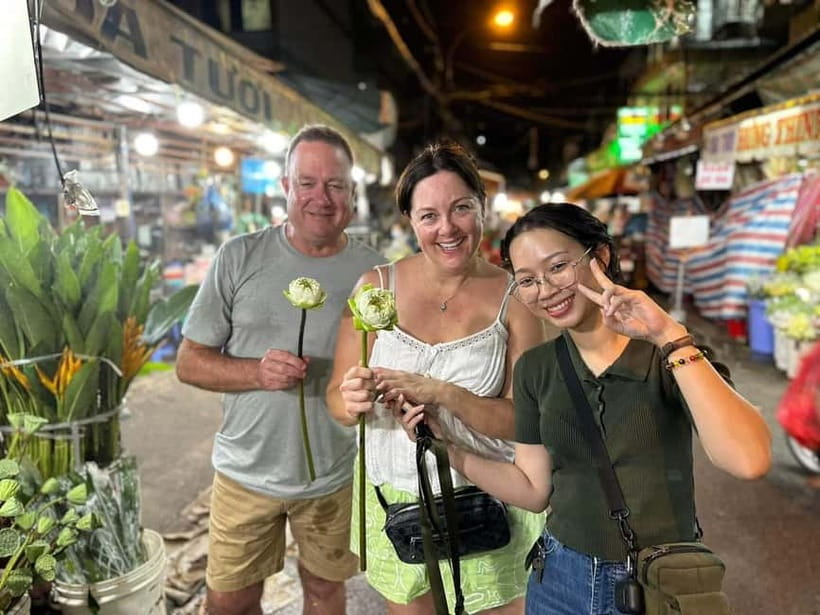 Ho Chi Minh: Street Food & Sightseeing Tour with Local Guide - Ho Thị Kỷ Food Street: Where the Tasting Energy Hits