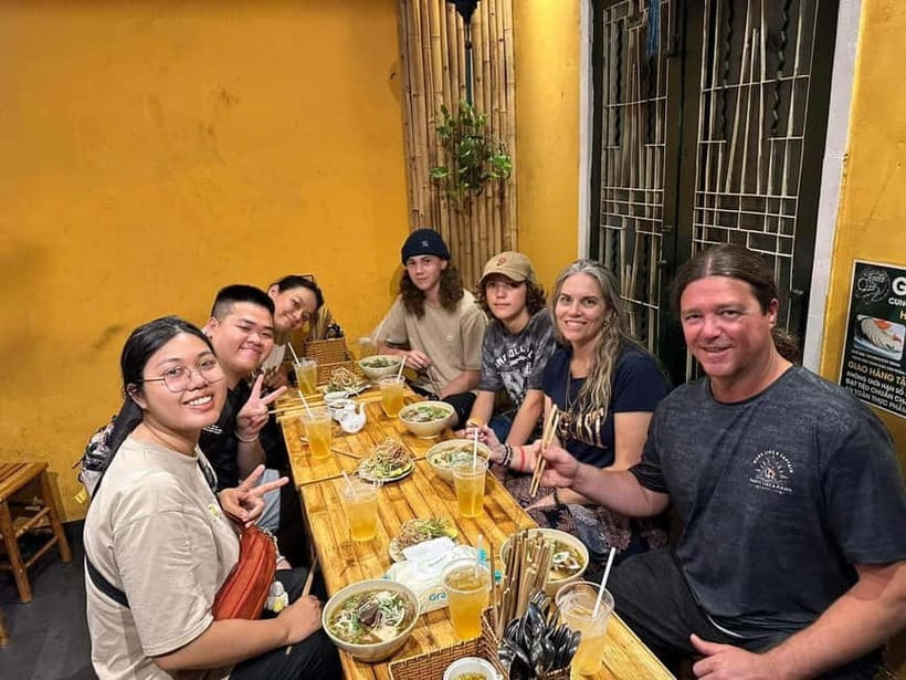 Ho Chi Minh: Street Food & Sightseeing Tour with Local Guide - Nguyễn Thiện Thuật Apartment Park: Old Saigon, a Drink, and Local Comfort Food