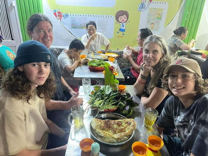 Ho Chi Minh: Street Food & Sightseeing Tour with Local Guide - The Final Finish: Famous Snack and a Sweet Dessert