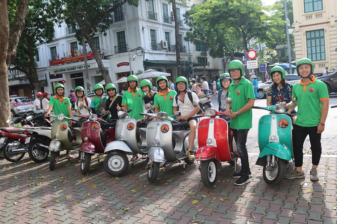 Ho Chi Minh Vespa City Tour 4,5 hours - Thich Quang Duc Monument: a pause with story time