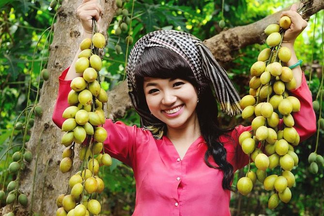 Mekong Delta Tour Full Day Cai Be-Vinh Long - Lunch, fruit, and bánh xèo: what you actually eat matters here