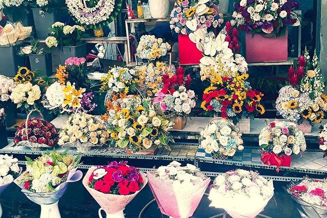 Morning Saigon Unseen+Street Food Tour with Ao Dai Riders Option - District 5 and Ba Thien Hau Temple: Chinese heritage with age you can feel