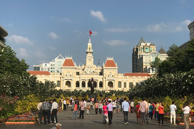 Private Arrival Transfer: Tan Son Nhat Airport to Ho Chi Minh City Hotels - Finding the Driver: The One Friction to Watch