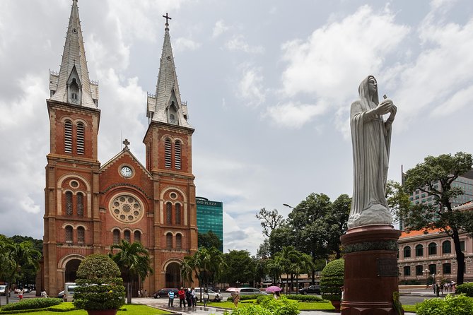 Private Ho Chi Minh City Half-Day Tour - Emperor Jade Pagoda: Chinese-style colors and a calmer pause