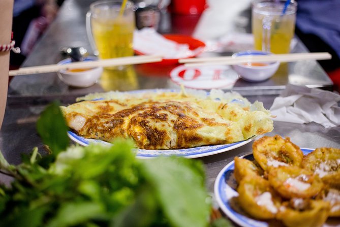 Private Street Food Motorbike Tour in Ho Chi Minh City - Stop Two: District 10 Flower Market and Street Food Flow