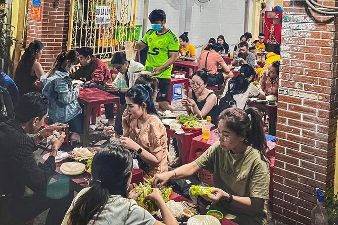 Private Street Food Tour by Motorbike/Car with Local Students - Stop 2: Ho Thị Ký Flower Market (A Short, Useful Break)