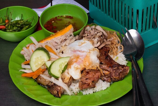 Private Street Food Tour by Motorbike in Ho Chi Minh City - Stop 1: your first bite and the speed of the evening