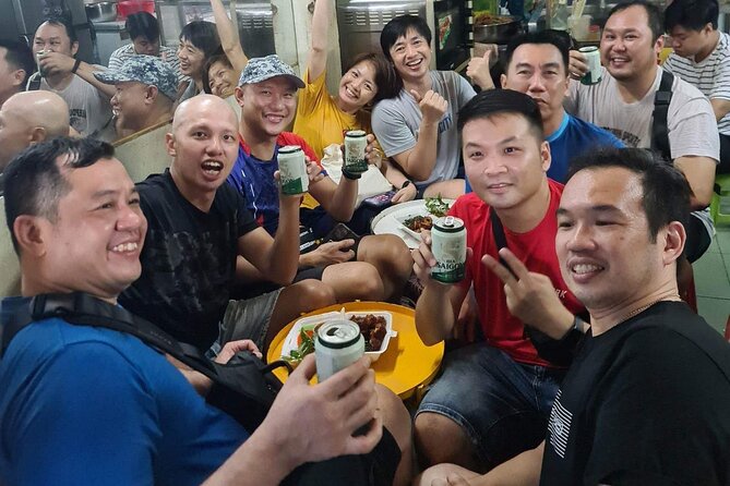 Private Street Food Tour by Motorbike in Ho Chi Minh City - Stop 2: a quick park pause at Le Văn Tâm Park