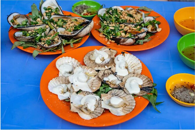 Saigon After Dark With Seafood, Beer & Live Music Bar - Motorbike at 6:00 pm: the real experience is the ride
