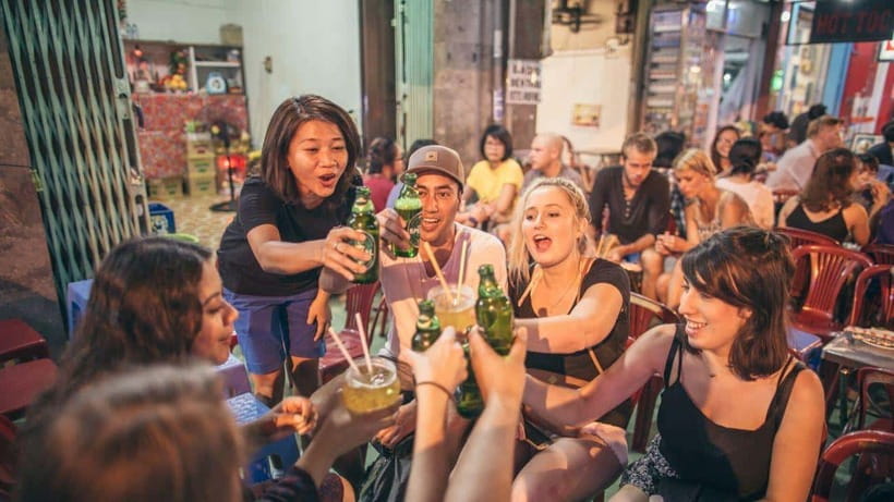 Saigon at Sunset: Ultimate Street Food Experience - The opening bites: Hu Tieu Bo Kho and xa xiu
