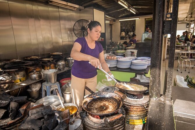 Saigon Night Bites on Foot: Local Vendors, Stories & Sweet Finish - A quick temple pass: Chùa Bà Thiên Hậu