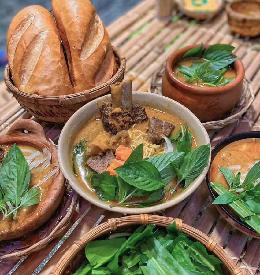 Saigon: Private Backstreets Walking Food Tour - Bánh Khọt: crispy shrimp pancakes with herbs and dipping sauce