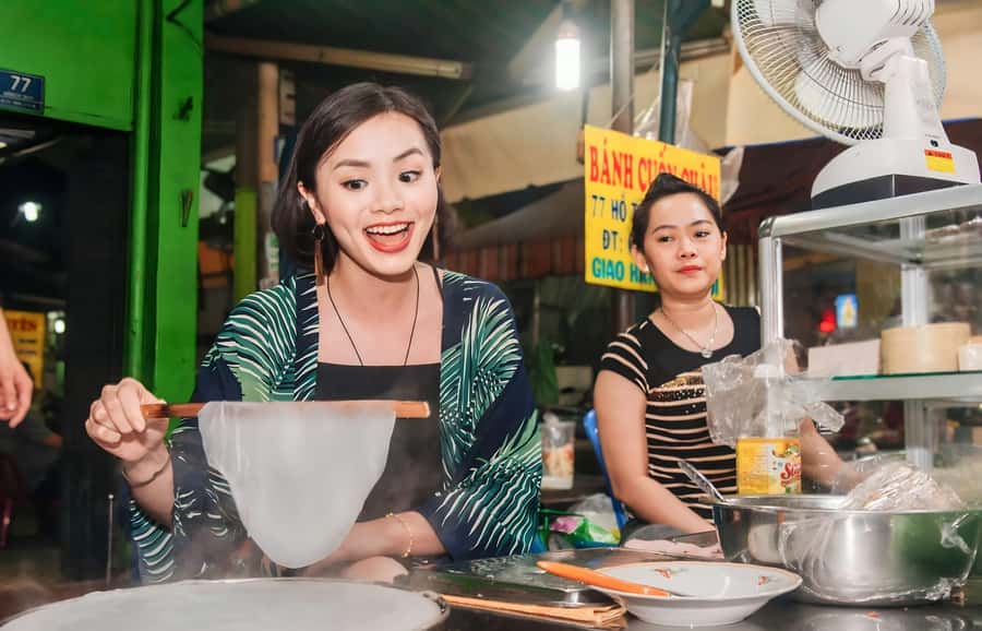 Saigon: Street Food Tasting & Sightseeing Tour by Motorbike - Food options for picky diets and small appetites