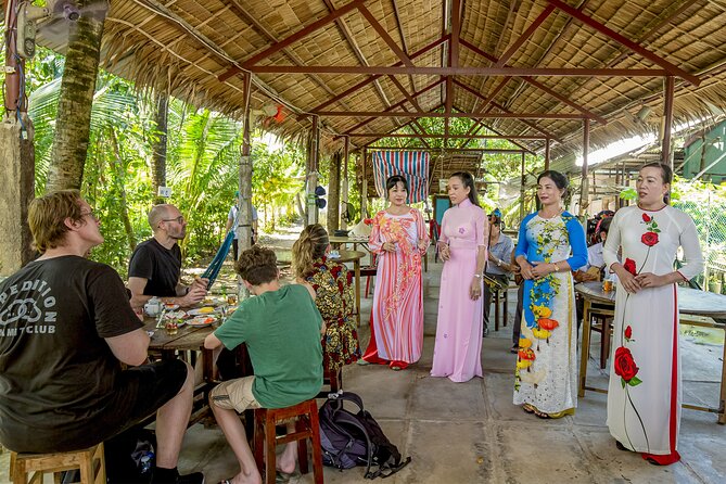 Small-Group Mekong Delta Day Trip: Boat Ride, Cottages & Pagoda - Vinh Trang Temple: The Culture Anchor Before the Return