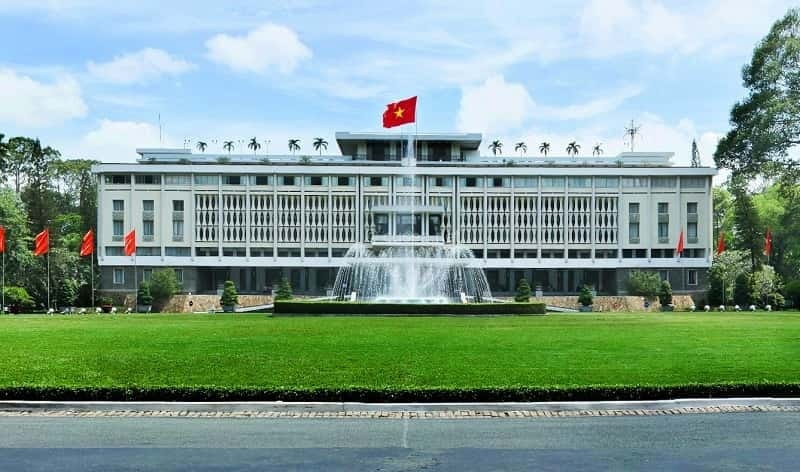 Small Group Tour: Ho Chi Minh City and Cu Chi Tunnels - Reunification Palace: When You See History in a Real Building