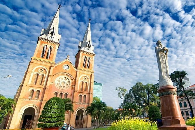 The Best of Saigon: Private City Tour (Flexible Day & Half-Day) - Jade Emperor Pagoda plus a lacquer workshop: spirituality and craft in contrast