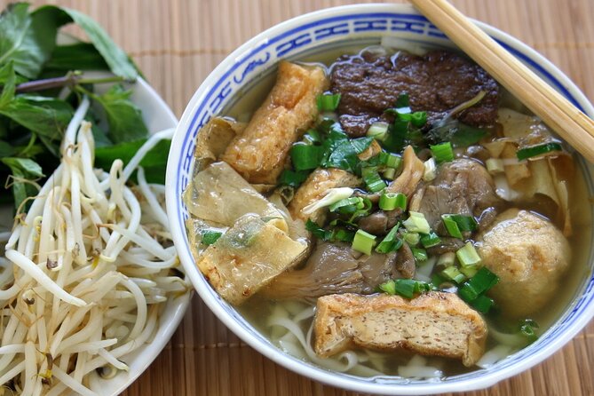 The Coolest Vegan Food Tour by Motorbike in Ho Chi Minh City - The exact flow: Le Van Tam Park to Opera House