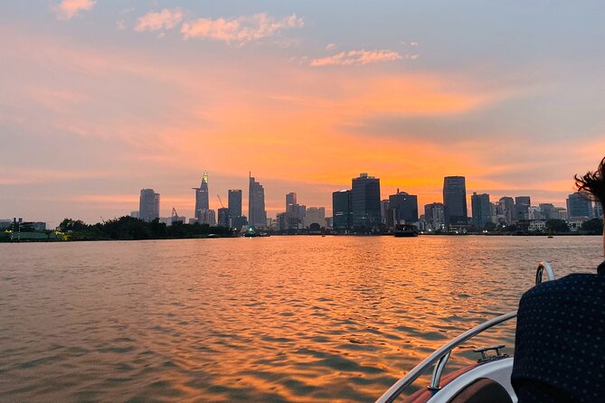 VIP Tour in Saigon: Romantic Sunset Cocktail by SpeedBoat - Guides and onboard care: why names keep showing up in good reviews