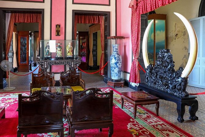 Vung Tau Full-Day Tour with Beach, Christ Statue & White Palace - Lunch at a local restaurant: included, but use it wisely